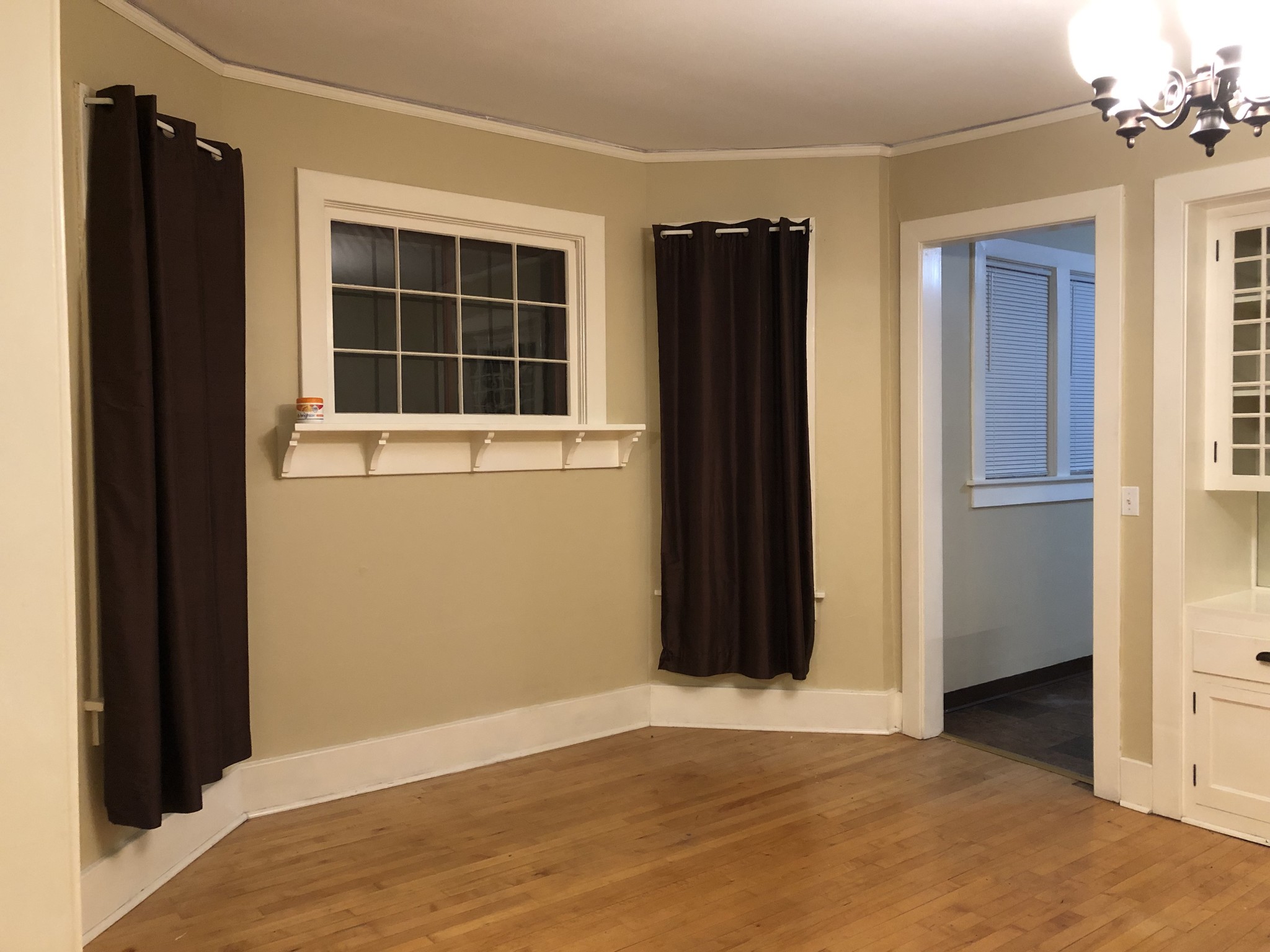 Dining room - 115 13th St N