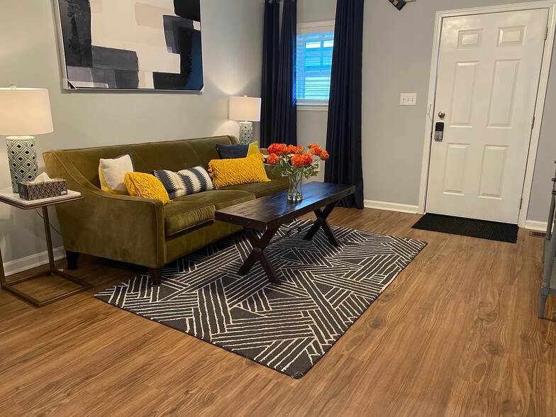 Building Photo - Room in Duplex on Jones Ave NW