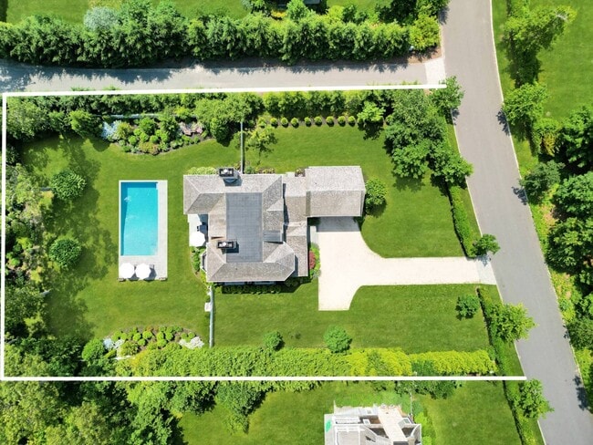 Building Photo - 21 Barn Ln