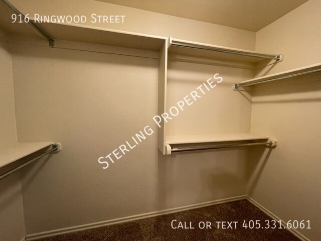 Building Photo - 916 Ringwood St