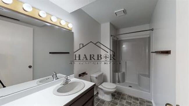 Building Photo - Single Family Home with Vaulted Ceilings!