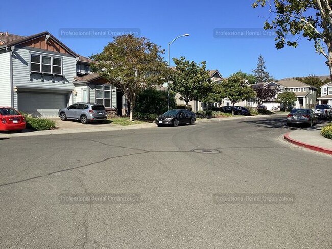Building Photo - One of Napa's Finest Christopherson homes in great neighborhood