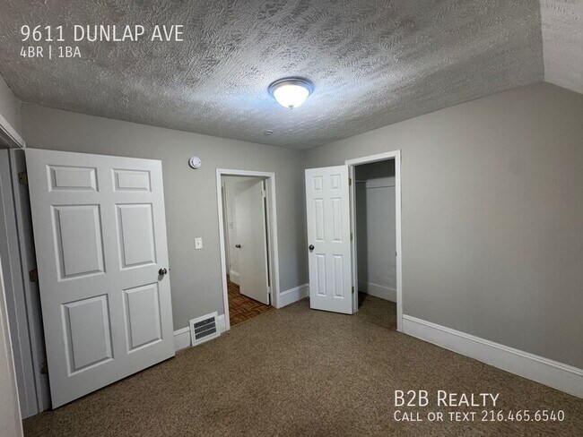 Building Photo - 9611 Dunlap Ave
