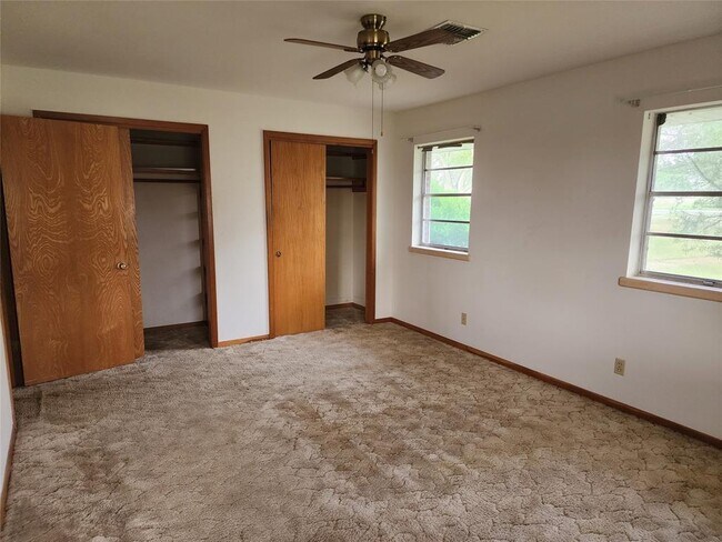 Building Photo - 16701 Warren Ranch Rd