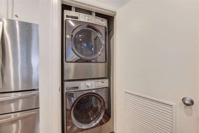 Building Photo - 650 Westcross St