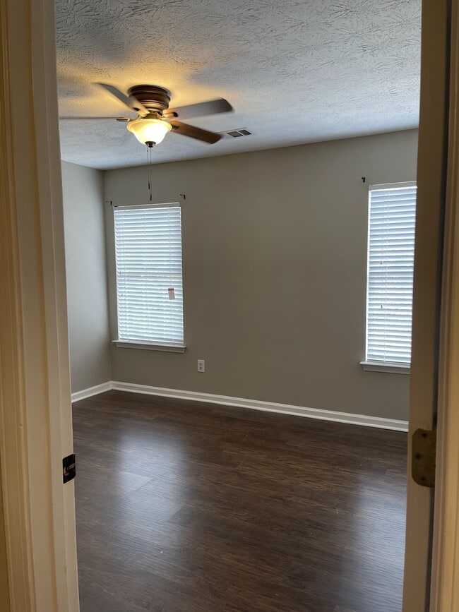 Building Photo - 3790 Oak Park Dr