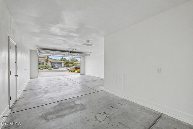 Building Photo - 56 W Lynx Way