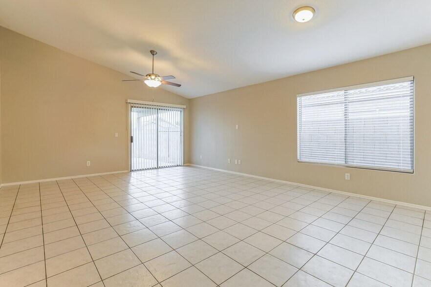 Building Photo - 11259 E Caballero St