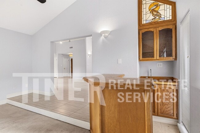 Building Photo - 511 Lyndhurst Ave