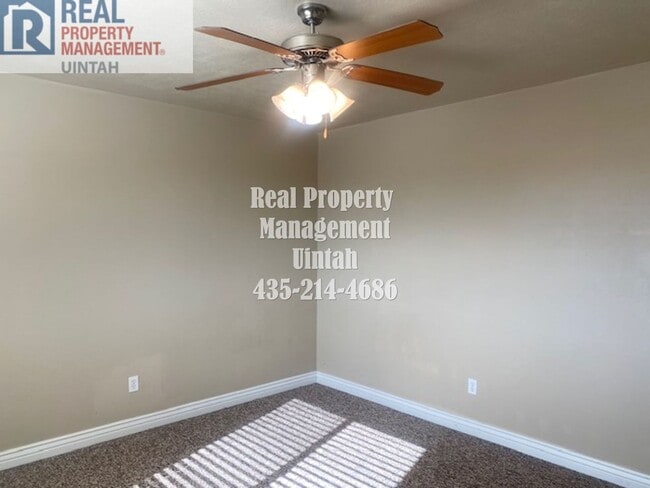 Building Photo - 3 Bed 2.5 bath Townhome