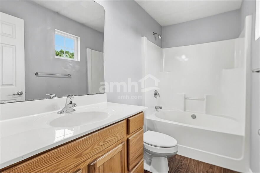 Building Photo - 1141 Promenade Dr