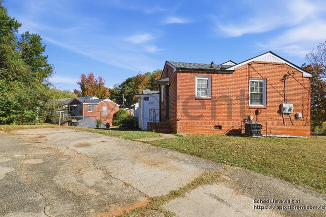 Building Photo - 1789 Cahoon St SW