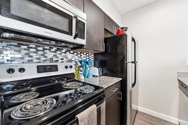 Building Photo - 2101 Elmont Dr