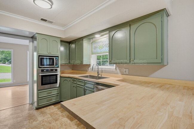 Building Photo - 2502 Turtle Creek Dr