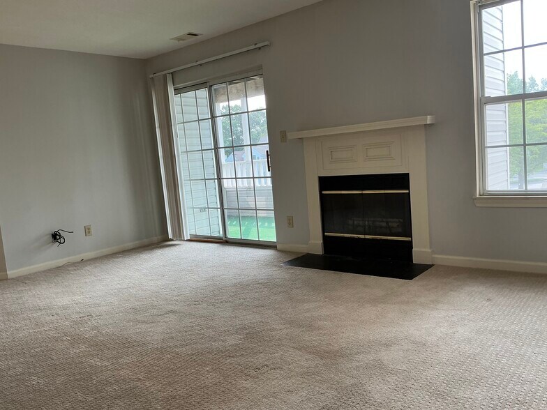 Building Photo - 15 Forest Glen Cir