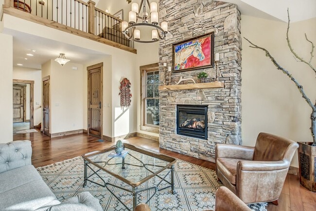 Building Photo - Rare Tumalo Retreat on 10 Acres with Barn!