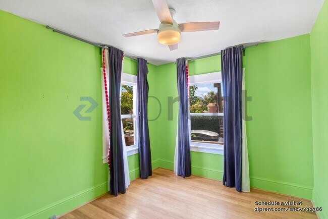 Building Photo - Unit