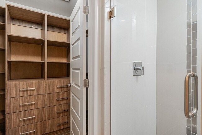 Building Photo - Beautiful 3 Bedroom Townhome in McAllen