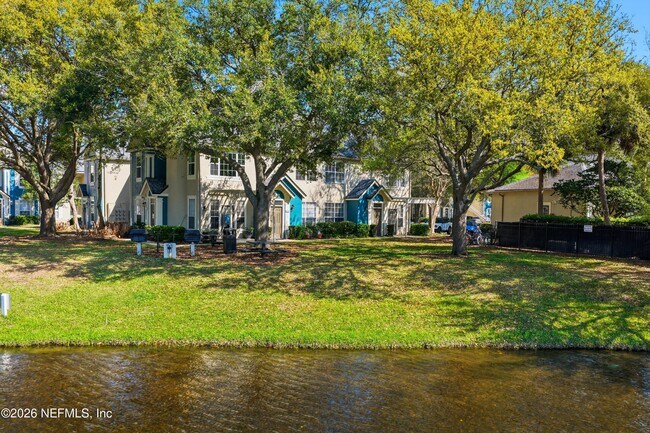Building Photo - 13700 Richmond Park Dr N
