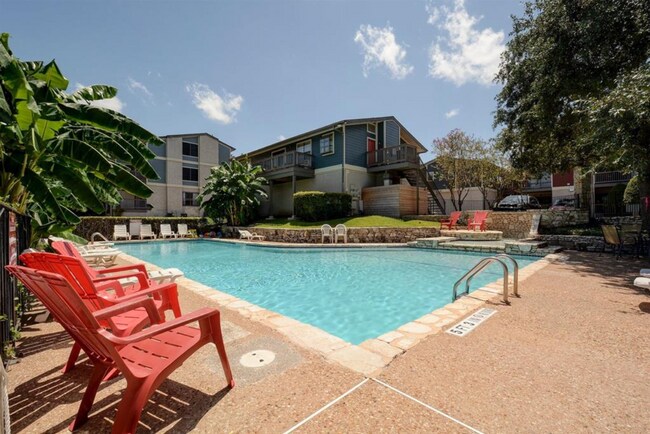 Building Photo - Updated one bedroom condo in heart of Austin!