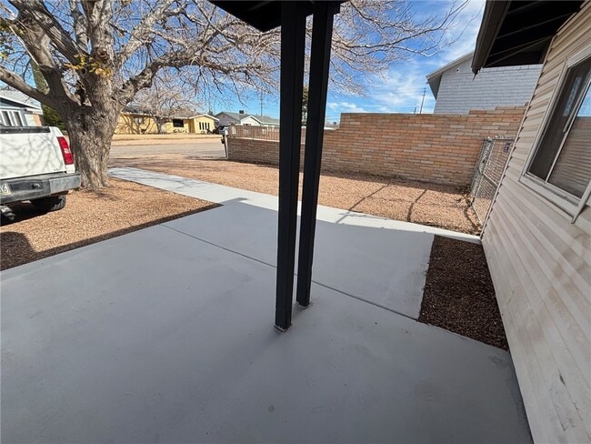 Building Photo - 2028 Golden Gate Ave