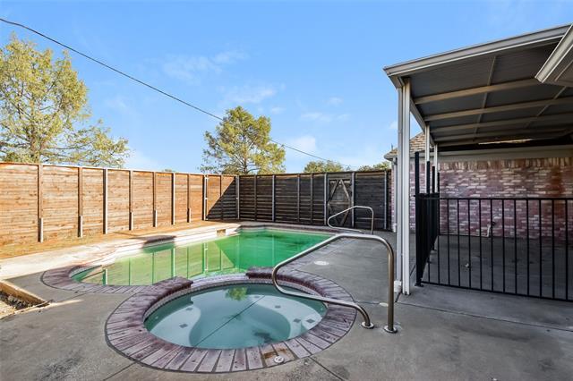 Building Photo - 2825 Clearmeadow Dr