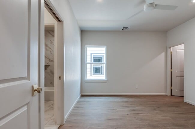 Building Photo - Urban living in Edmond