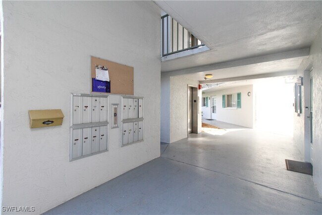 Building Photo - 5635 Rattlesnake Hammock Rd