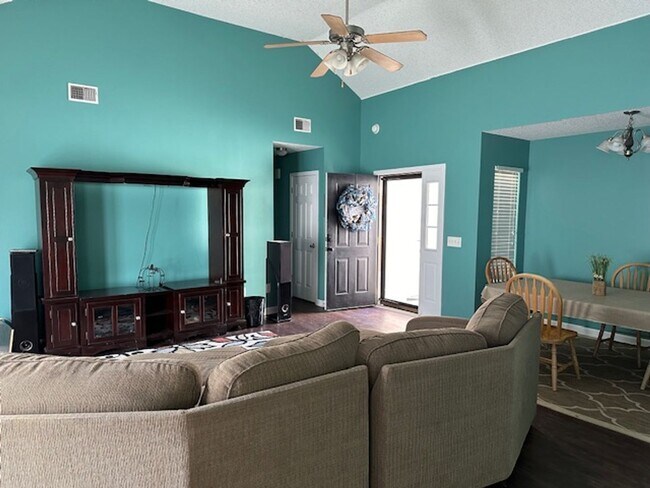 Building Photo - 4 Bedroom in Whispering Pines