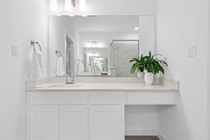 Building Photo - 2702 Parkview Ct