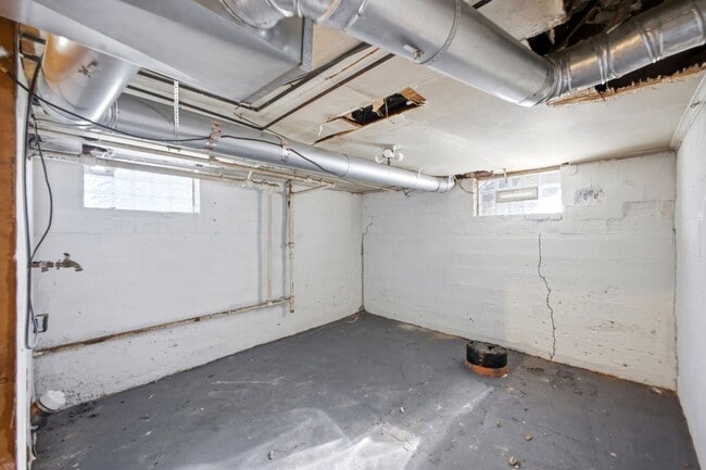 Building Photo - 25 W Tulane Rd