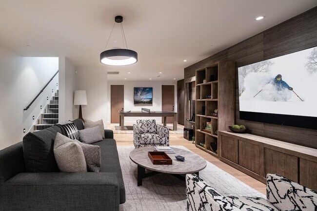 Building Photo - 5 Thistle Way