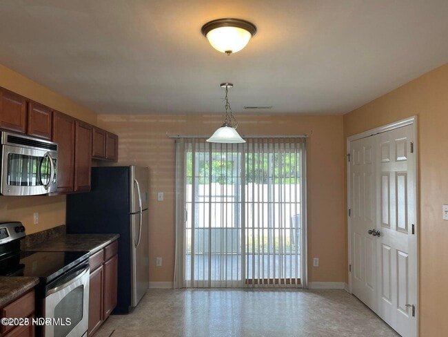 Building Photo - 8004 Banister Loop
