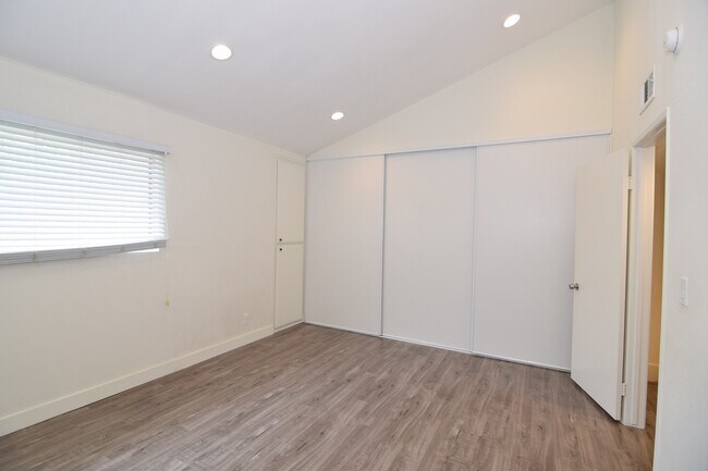 Building Photo - 1295 Elm Ave