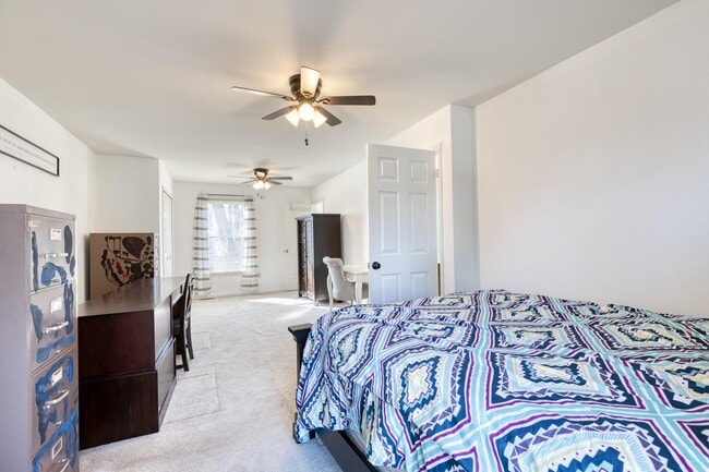 Building Photo - 10595 Blue Bell Way