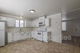 Building Photo - 470 N 200 W