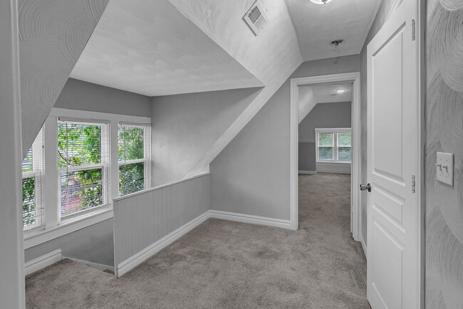 Building Photo - 122 Webster Ave