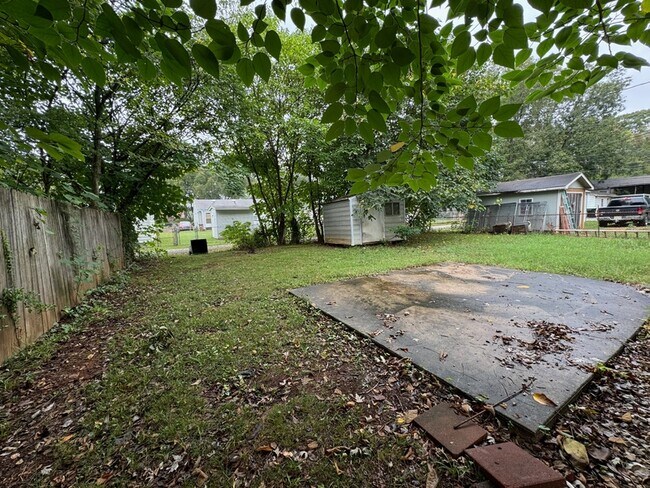 Building Photo - 1205 Broadus Ave SE