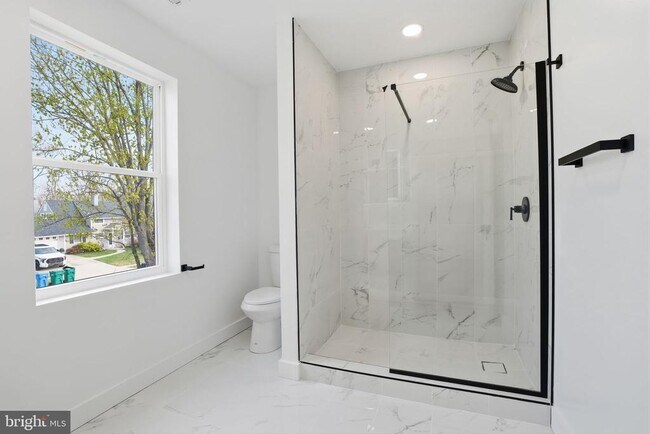 Building Photo - 20 Redbrook Ln