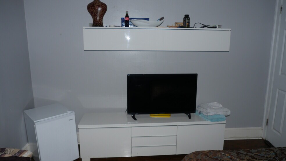 Furnished bedroom - 1065 Atlantic Dr NW