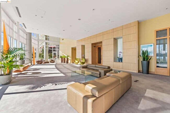 Building Photo - 1 Lakeside Dr