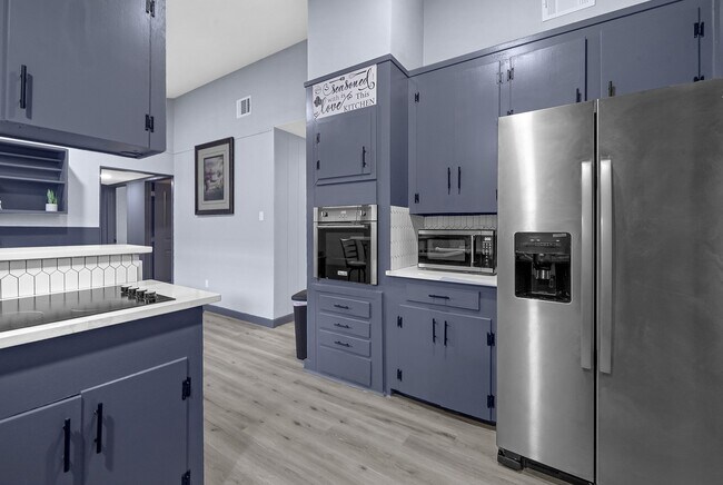 Building Photo - 11103 Greenwillow Dr