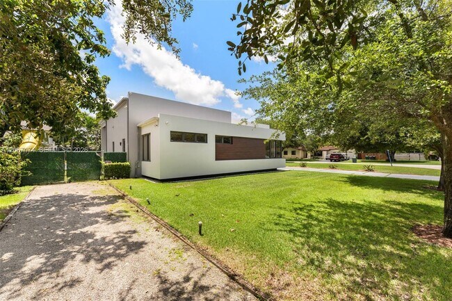 Building Photo - 15315 SW 84th Ave
