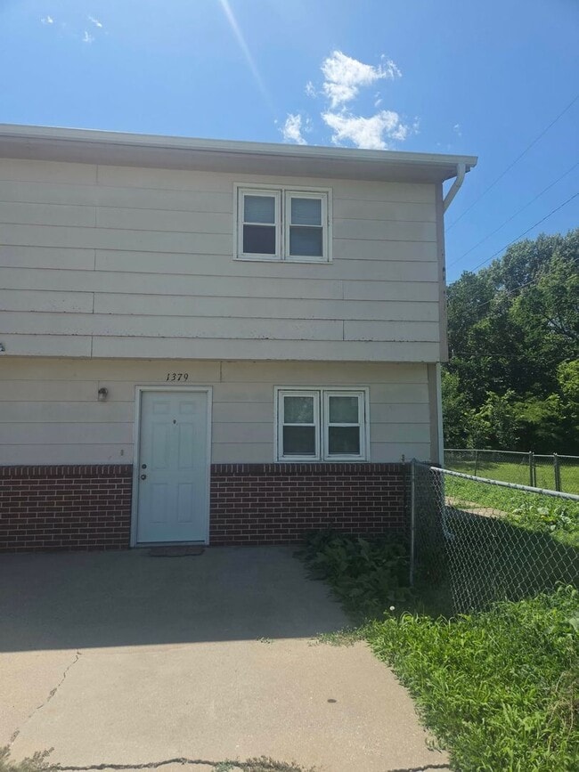 Building Photo - 1379 Parkside Dr