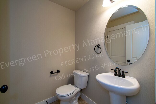 Building Photo - 5020 Cinquefoil Ln