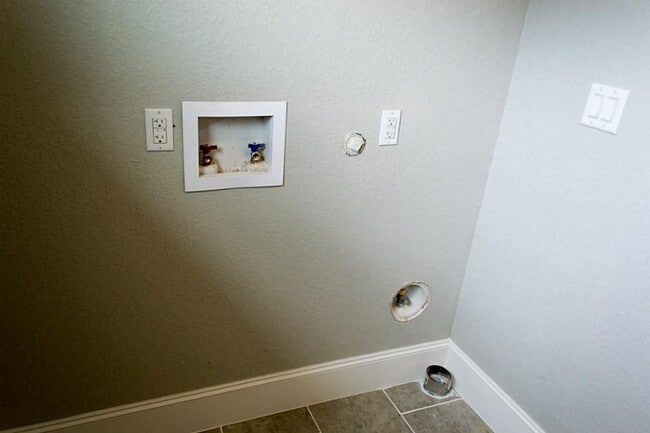 Building Photo - 5545 Navarro St