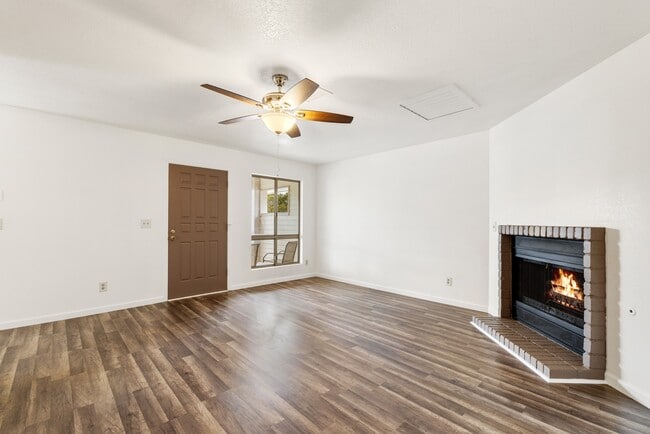 Building Photo - 3171 Shoshone Dr