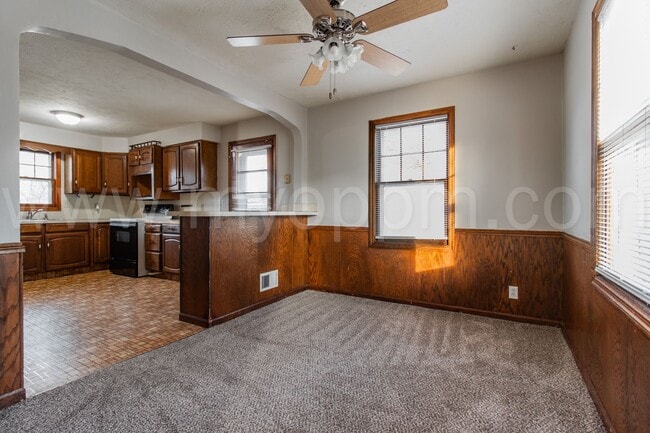 Building Photo - 3 Bedroom / 1.5 Bathroom Home | 60th & Center