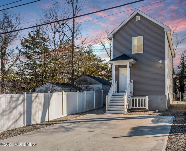 Building Photo - 2334 Adams Ave