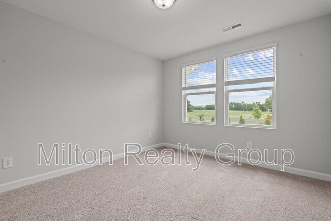 Building Photo - 45 Village Edge Dr